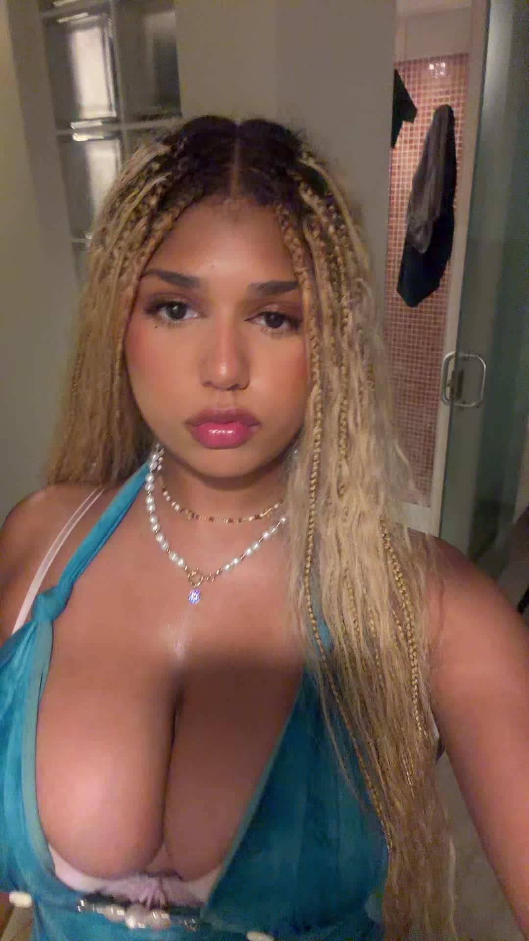 @Senait Tokarski