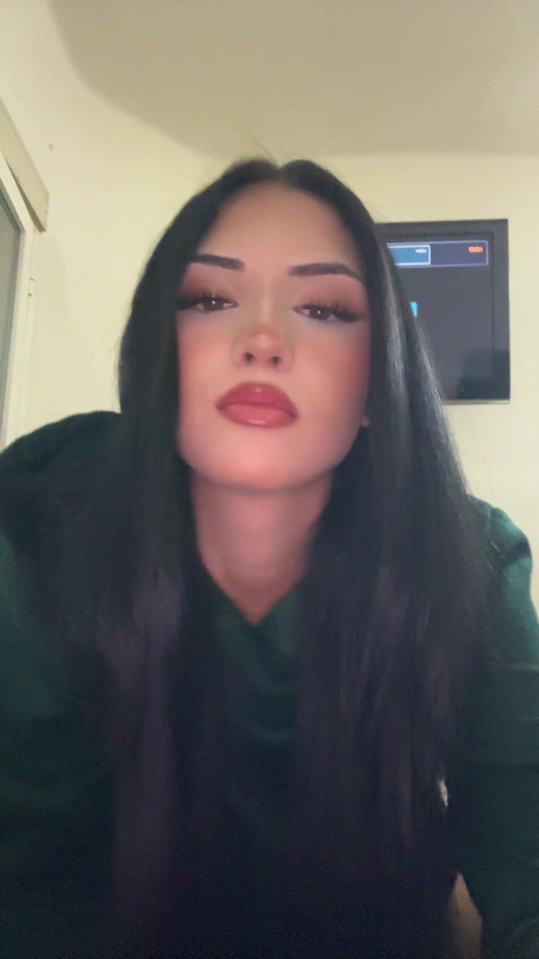 @🦦