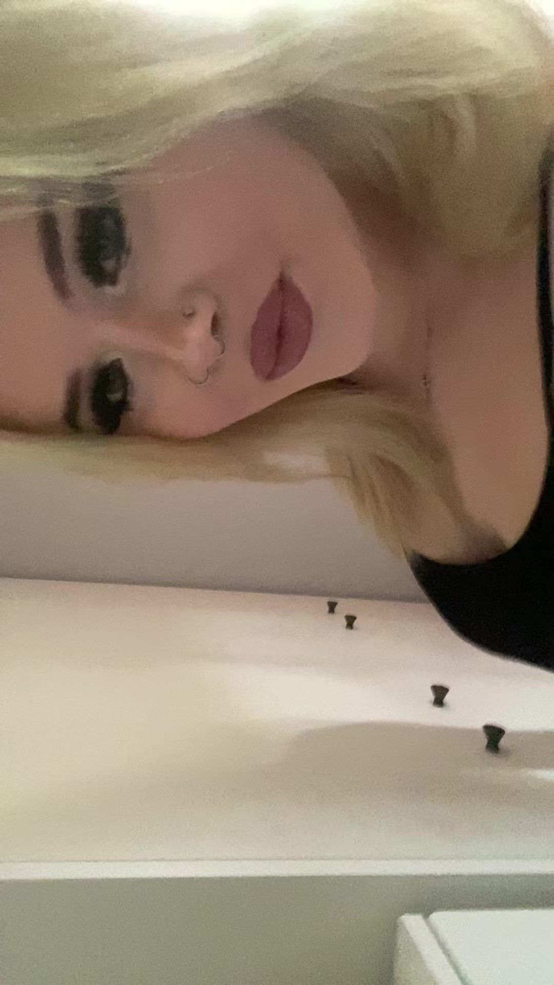 @𝐄 𖣂.