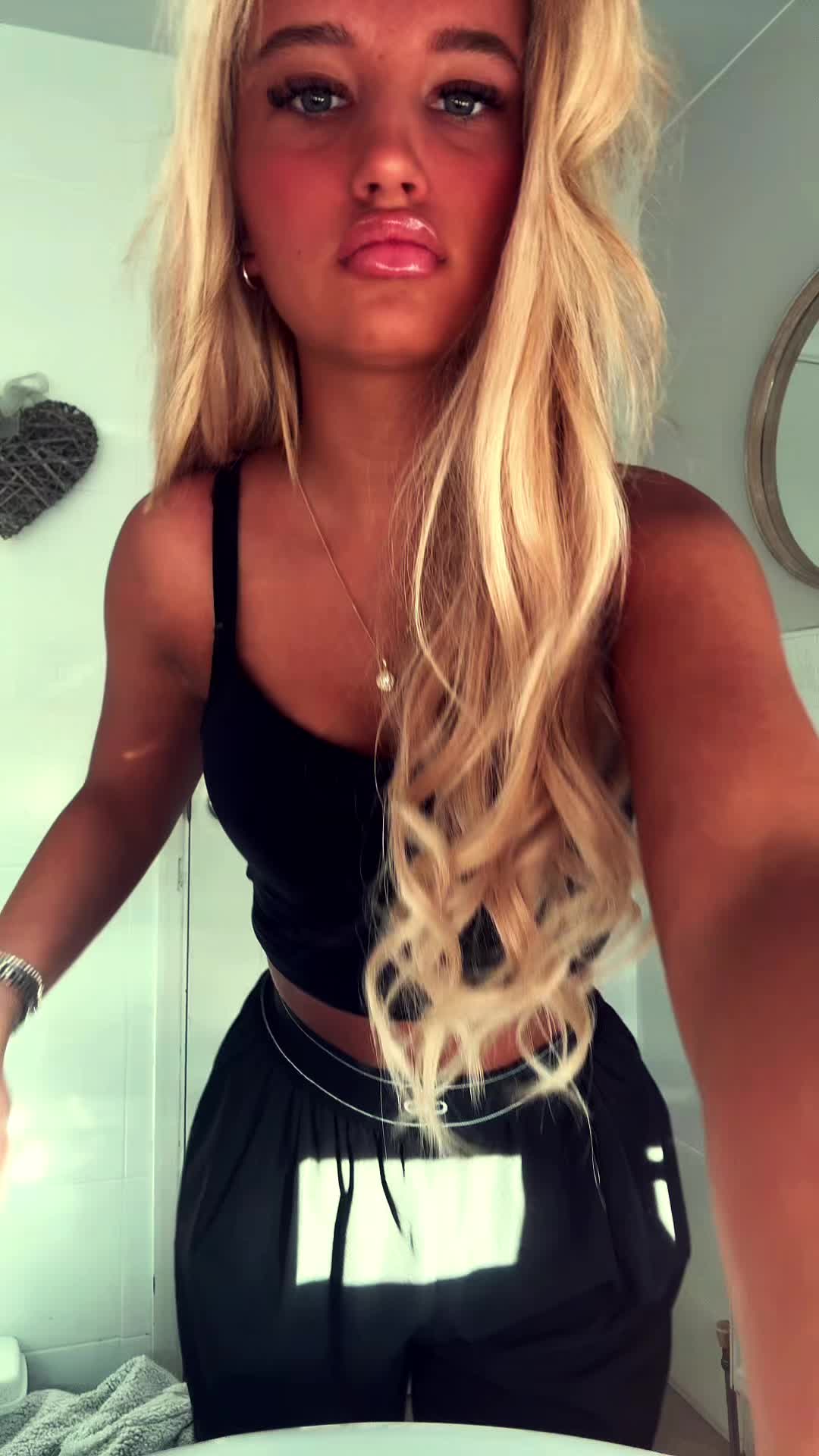 @Chlo 🍒