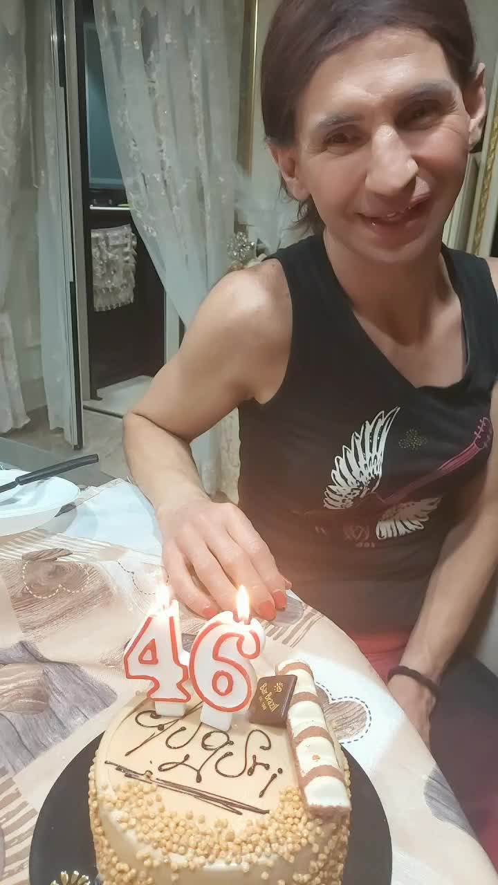 @Laura La Divina