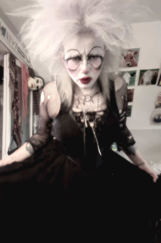 @dollygoth666