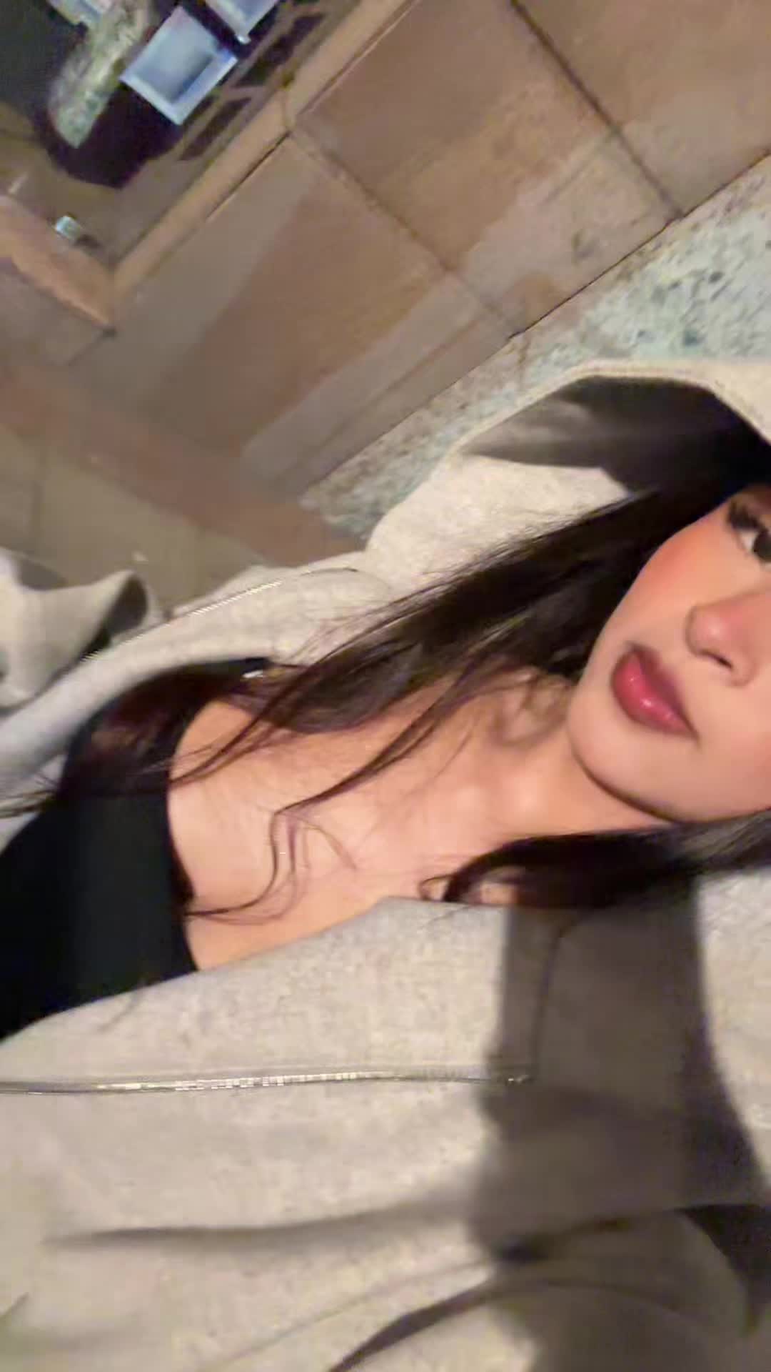 @𝒢