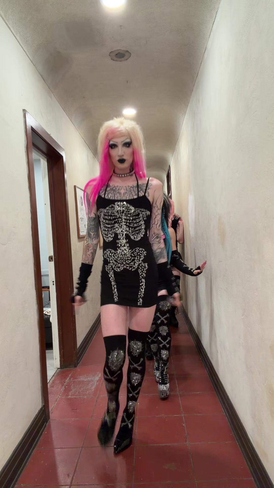 @6arelyhuman