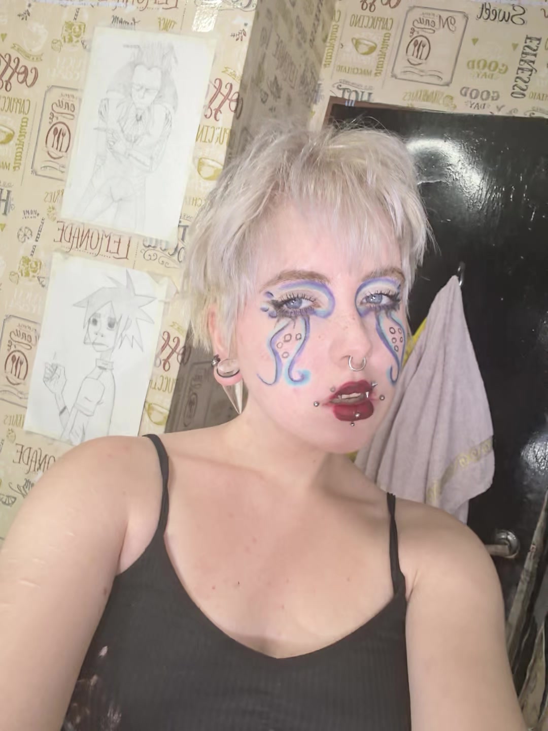 @𝐛𝐚𝐭🕸she/her