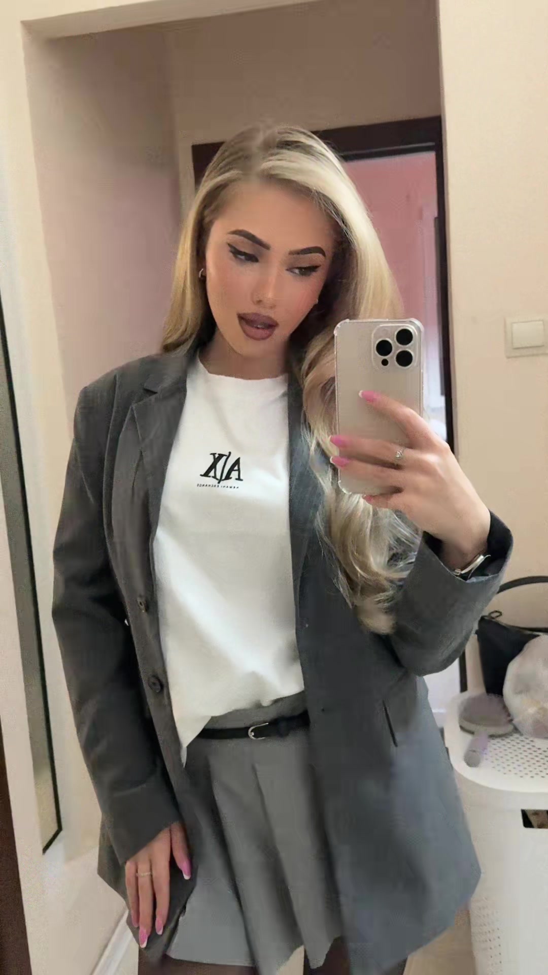@𝒜𝓃𝓉𝑜𝓃𝒾𝒶