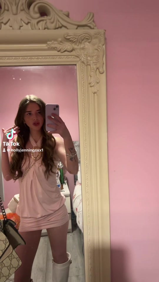 @hollyjenningsxx