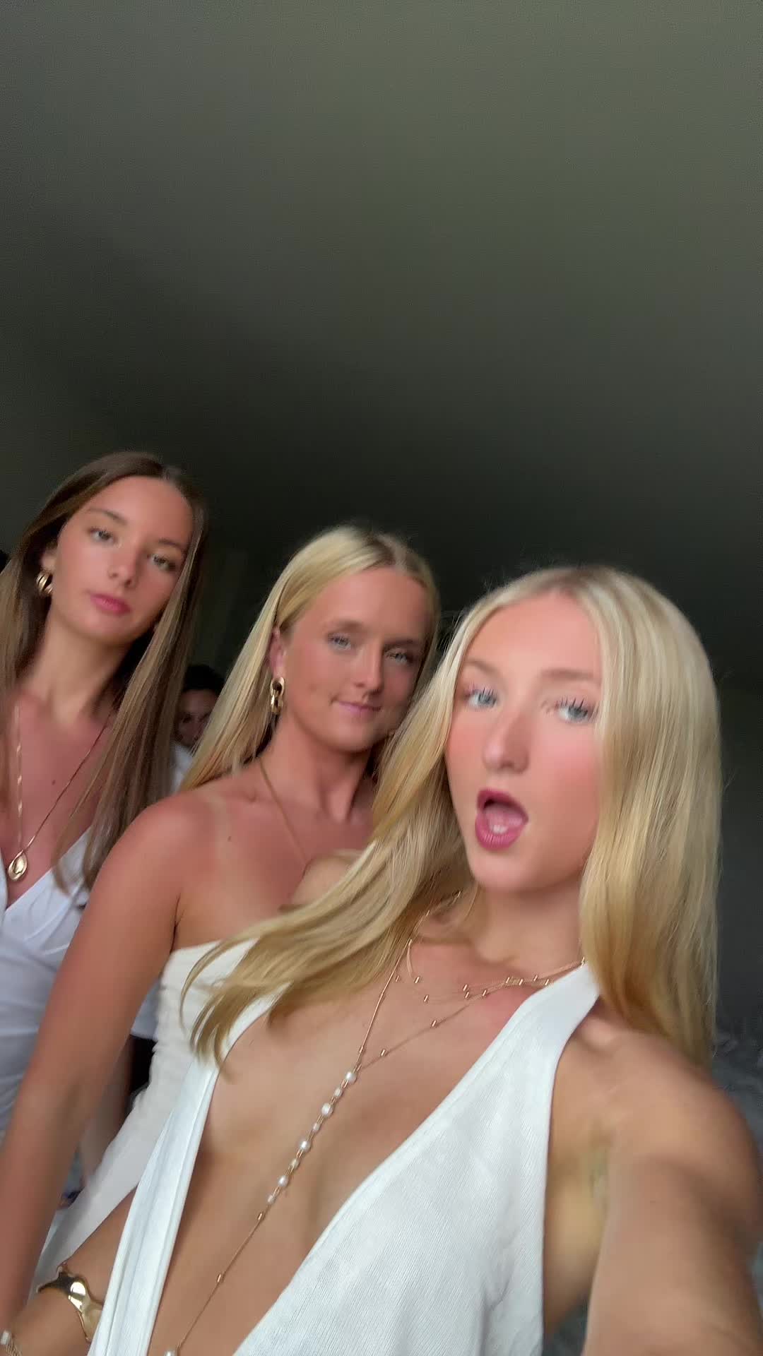 @Anya Pucci