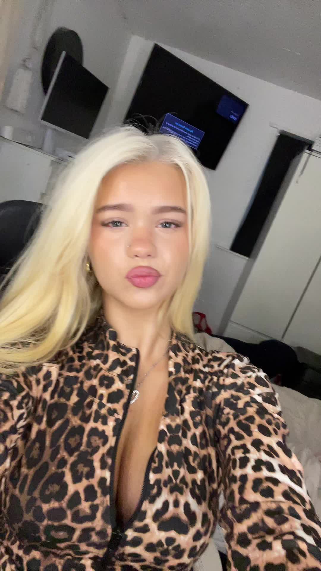 @💎𝐌𝐈𝐊𝐀 𝐁𝐑𝐎𝐎𝐊𝐒💎