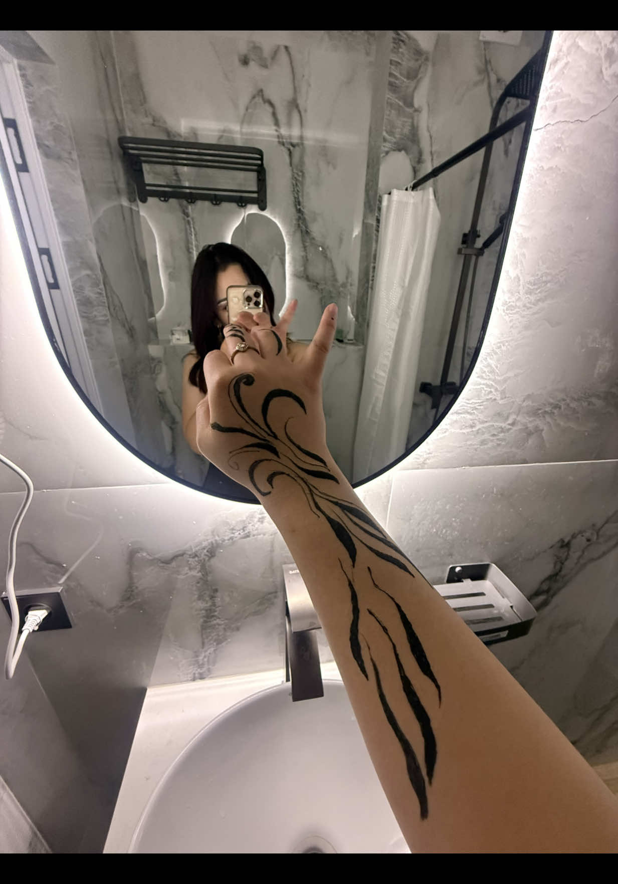 @_adel_
