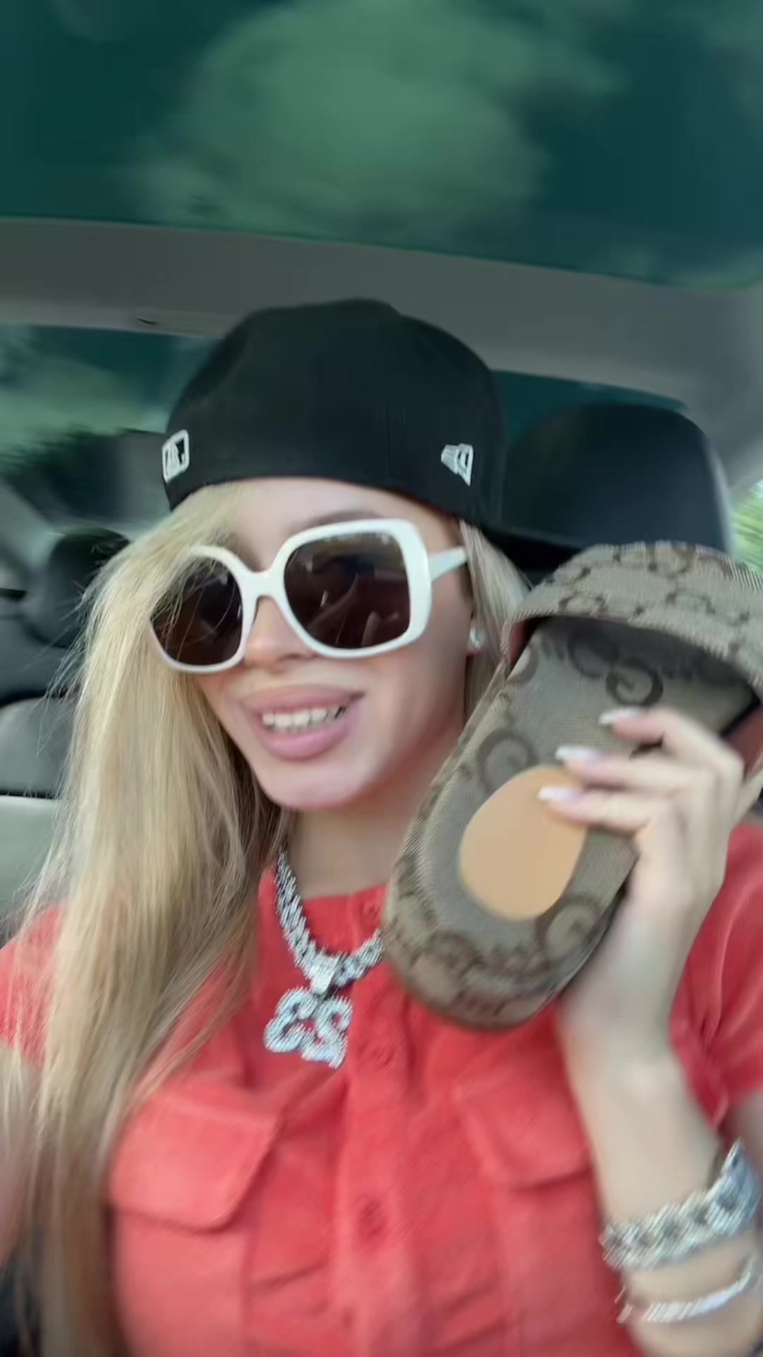 @lizzitak