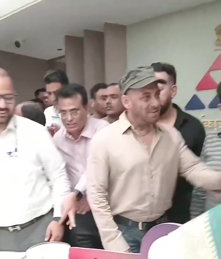 @Yeh Kali Kali ankhe 👀