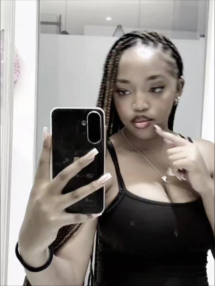 @zee_nhle🎀