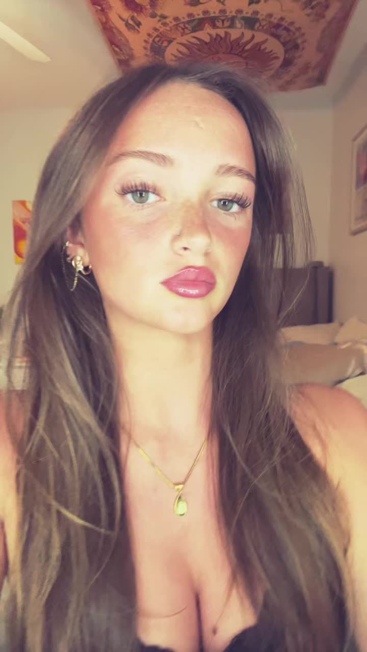 @viaslygirl85