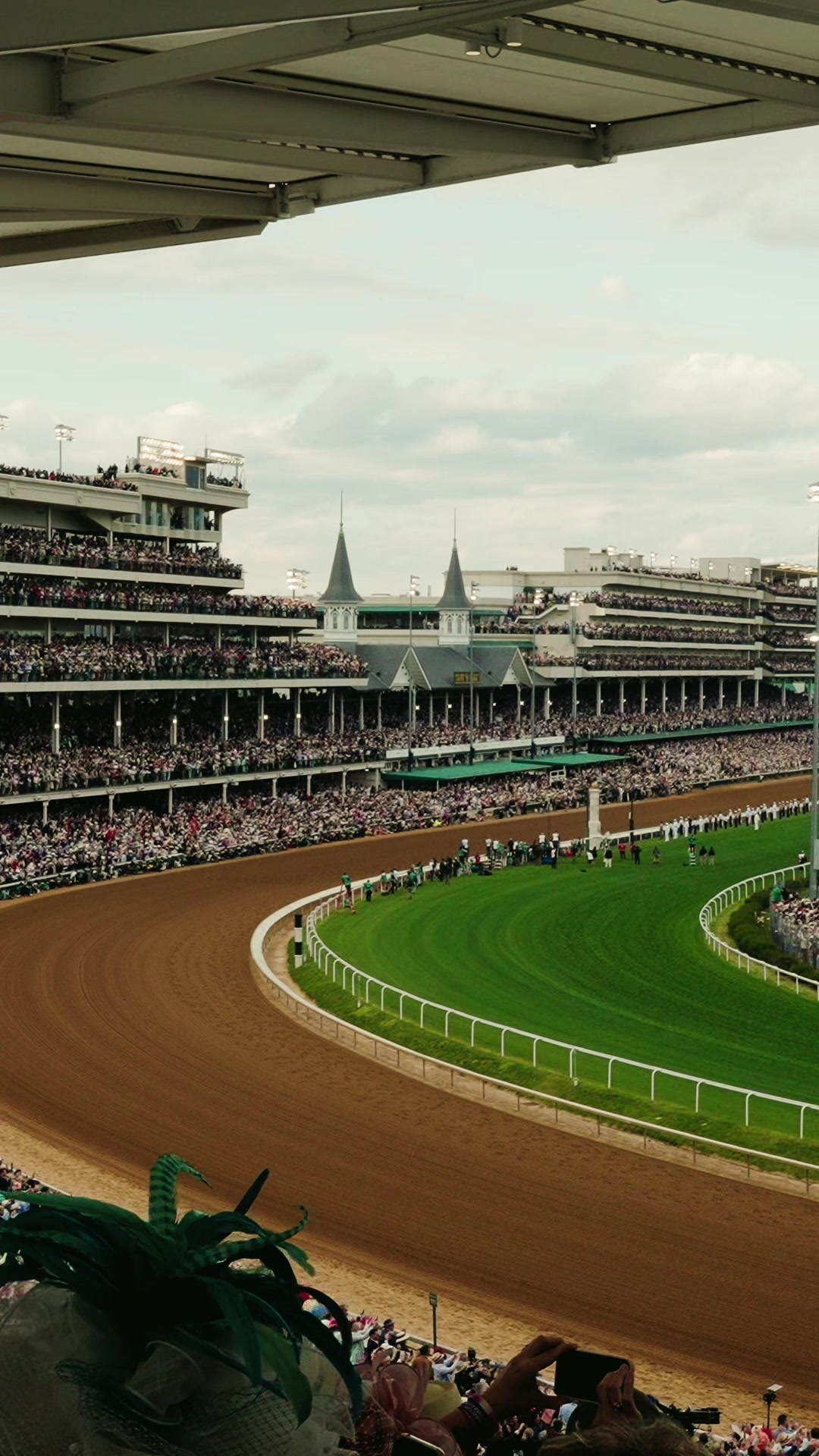 @churchilldowns