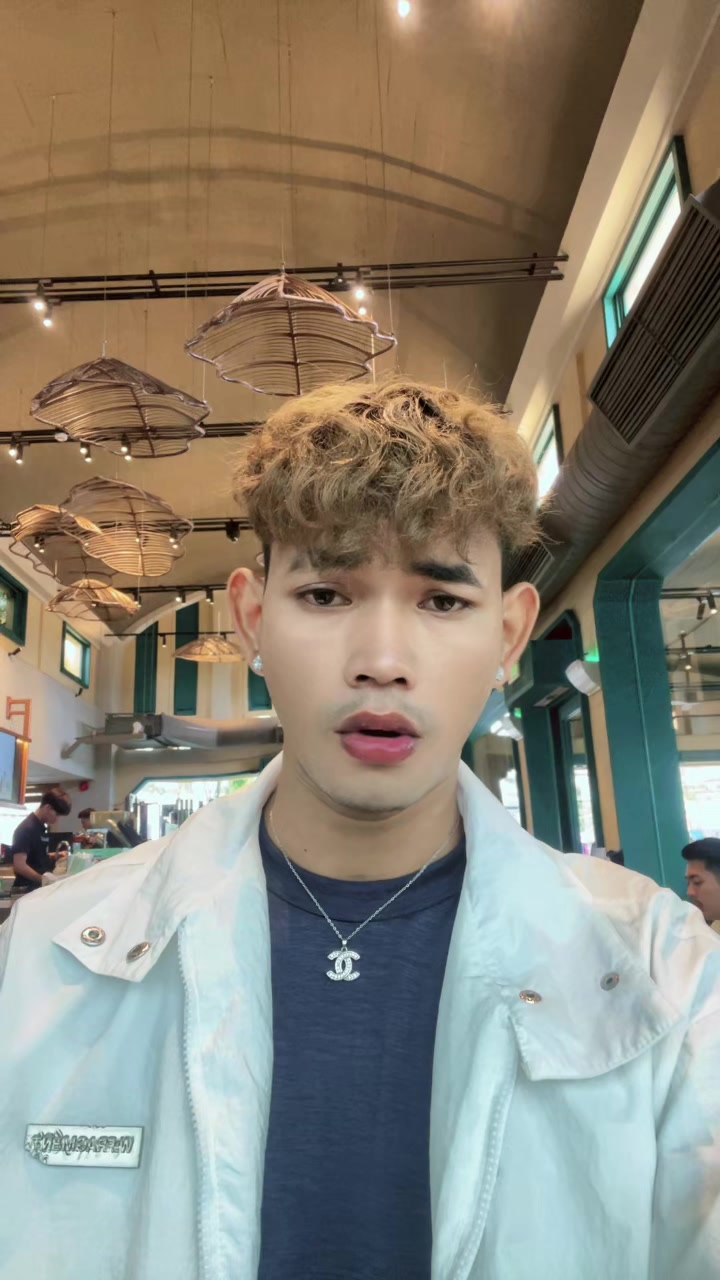 @Chhen | គីម រ៉ាឆេន