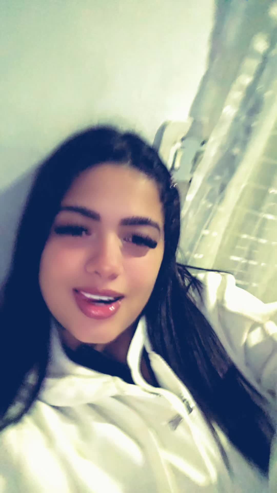 @IanaCarolina
