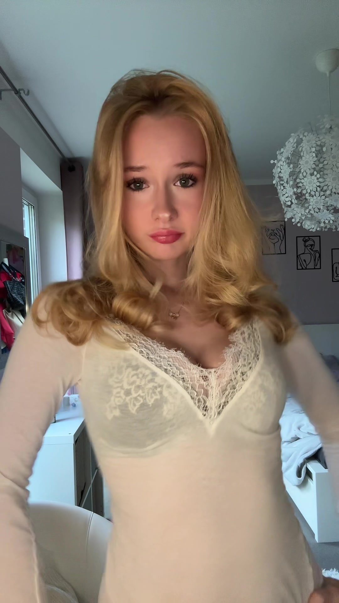 @LARISSA