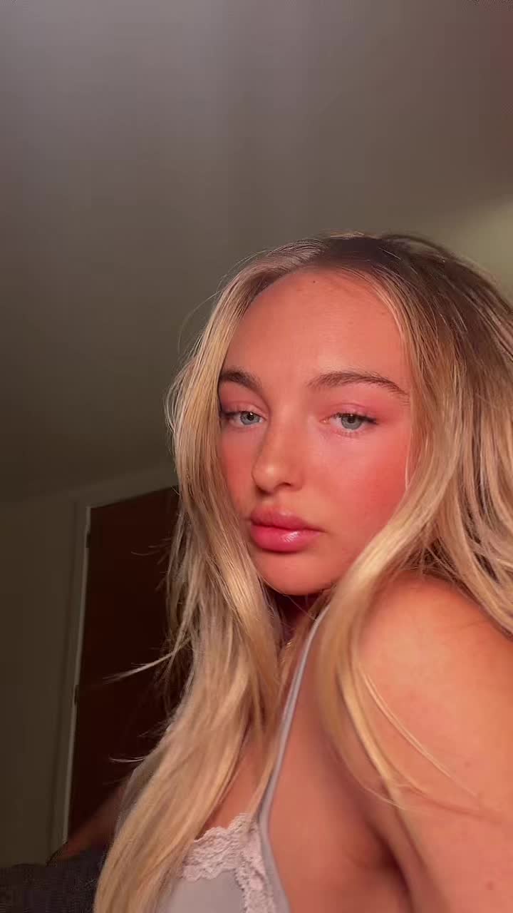 @Blonde babe