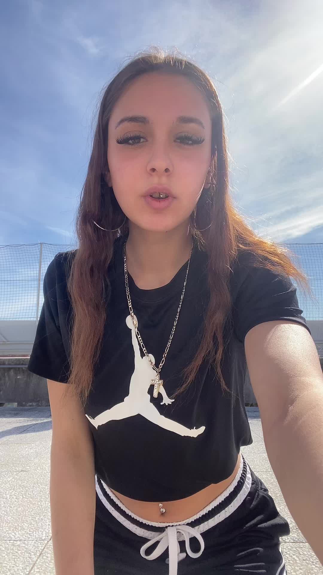 @isabel16157_