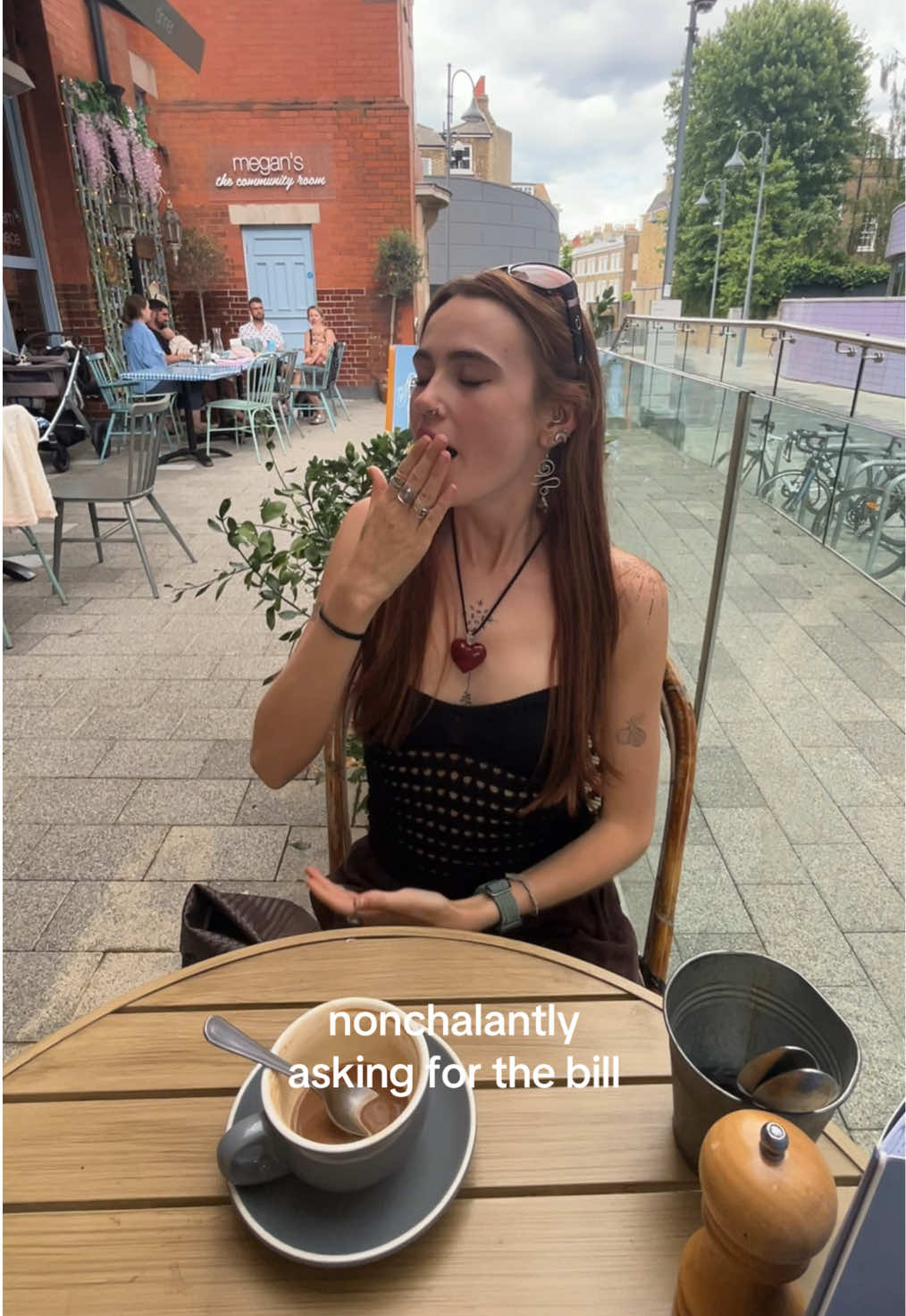 @robyn 𖤓 vegan eats & travel