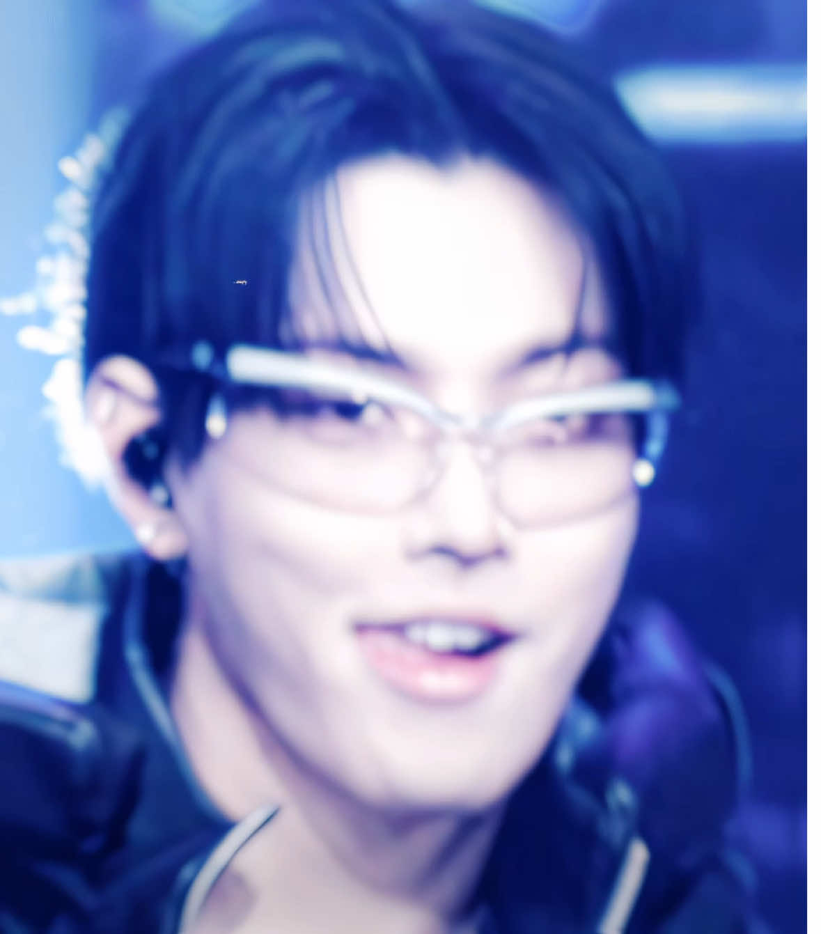 @v ⭑