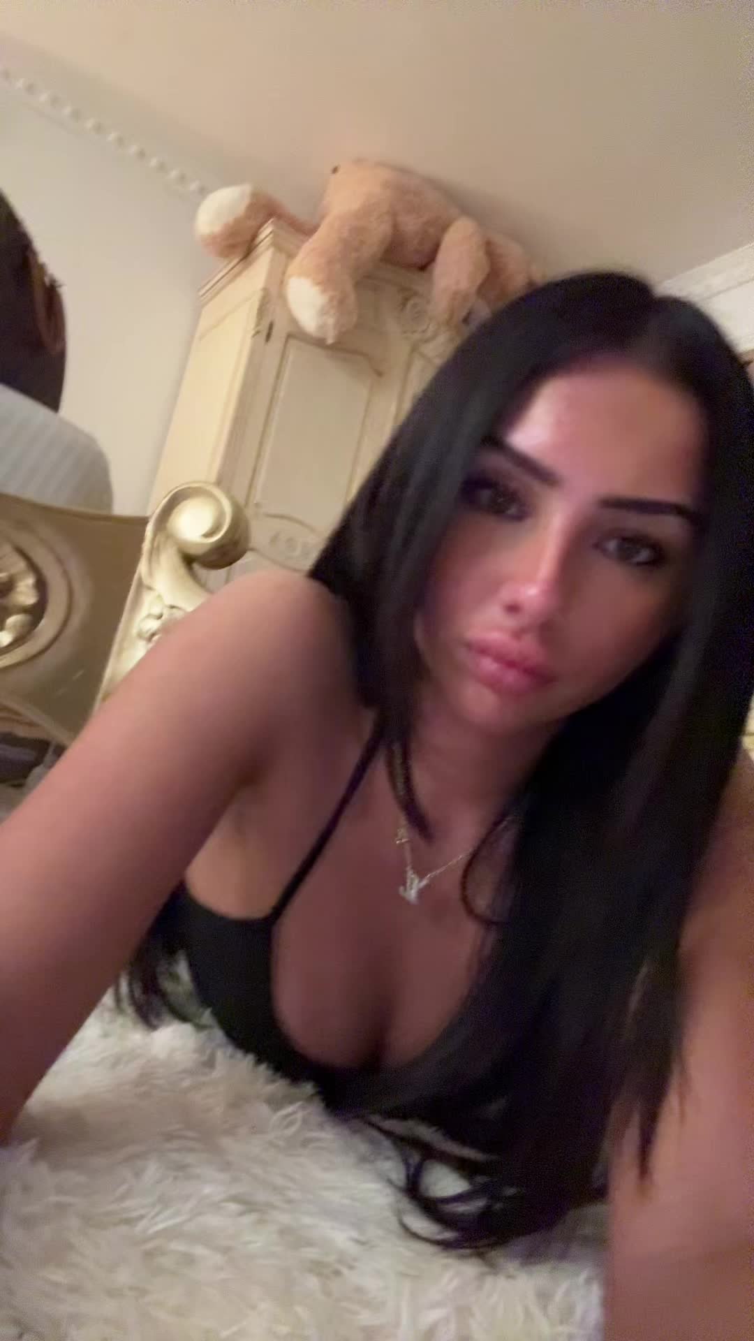 @bella