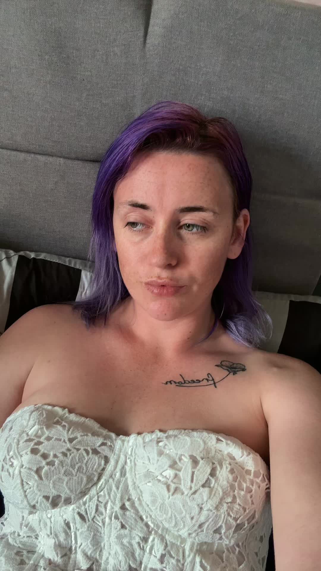 @Holly🦋🦄