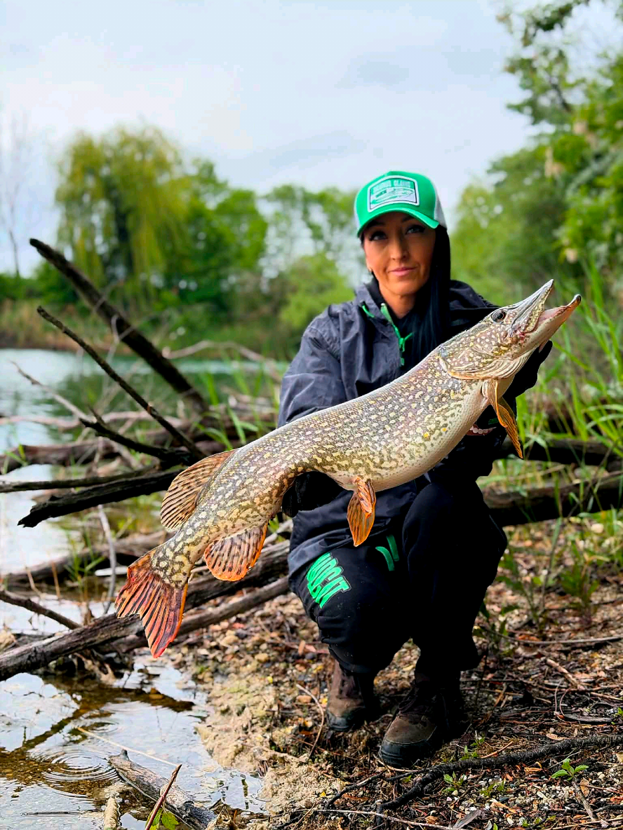 @Erika_fishing💚🖤