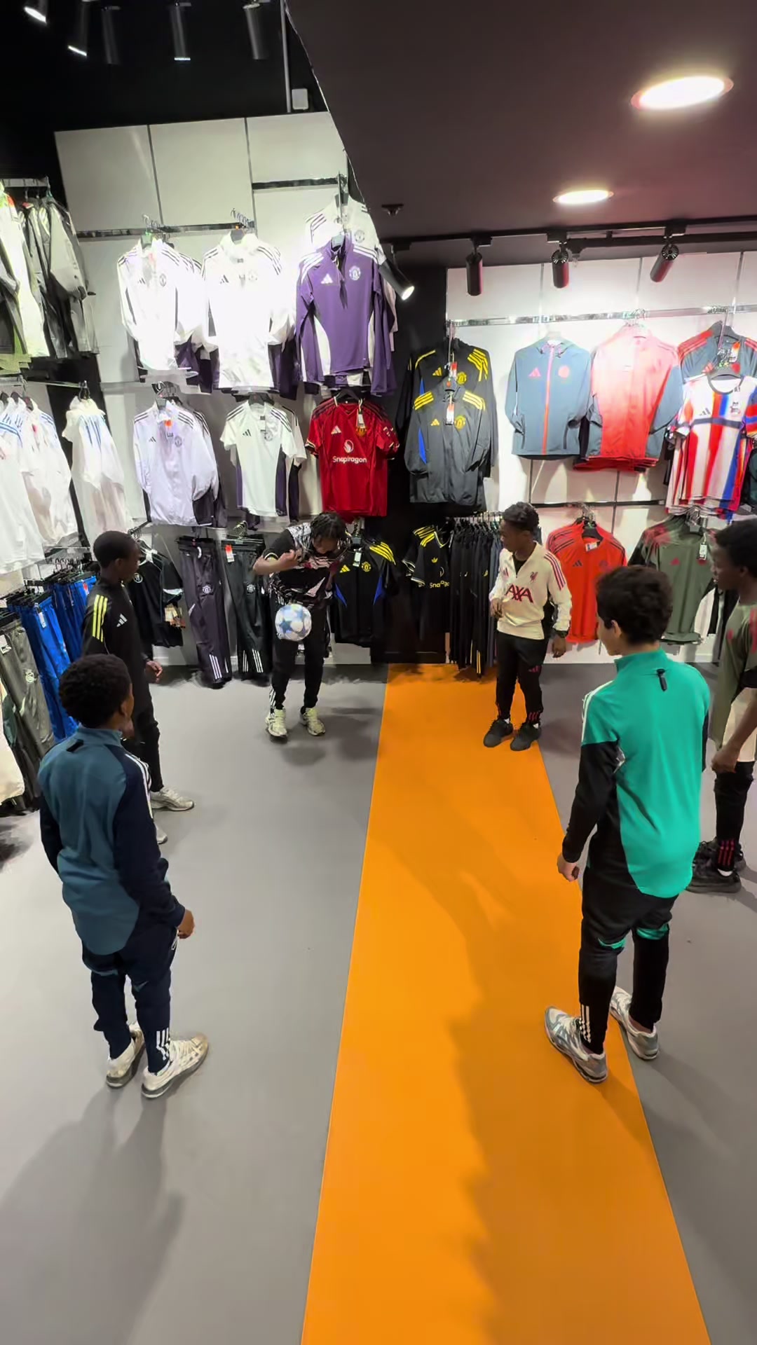 @FOOT KORNER 🟠