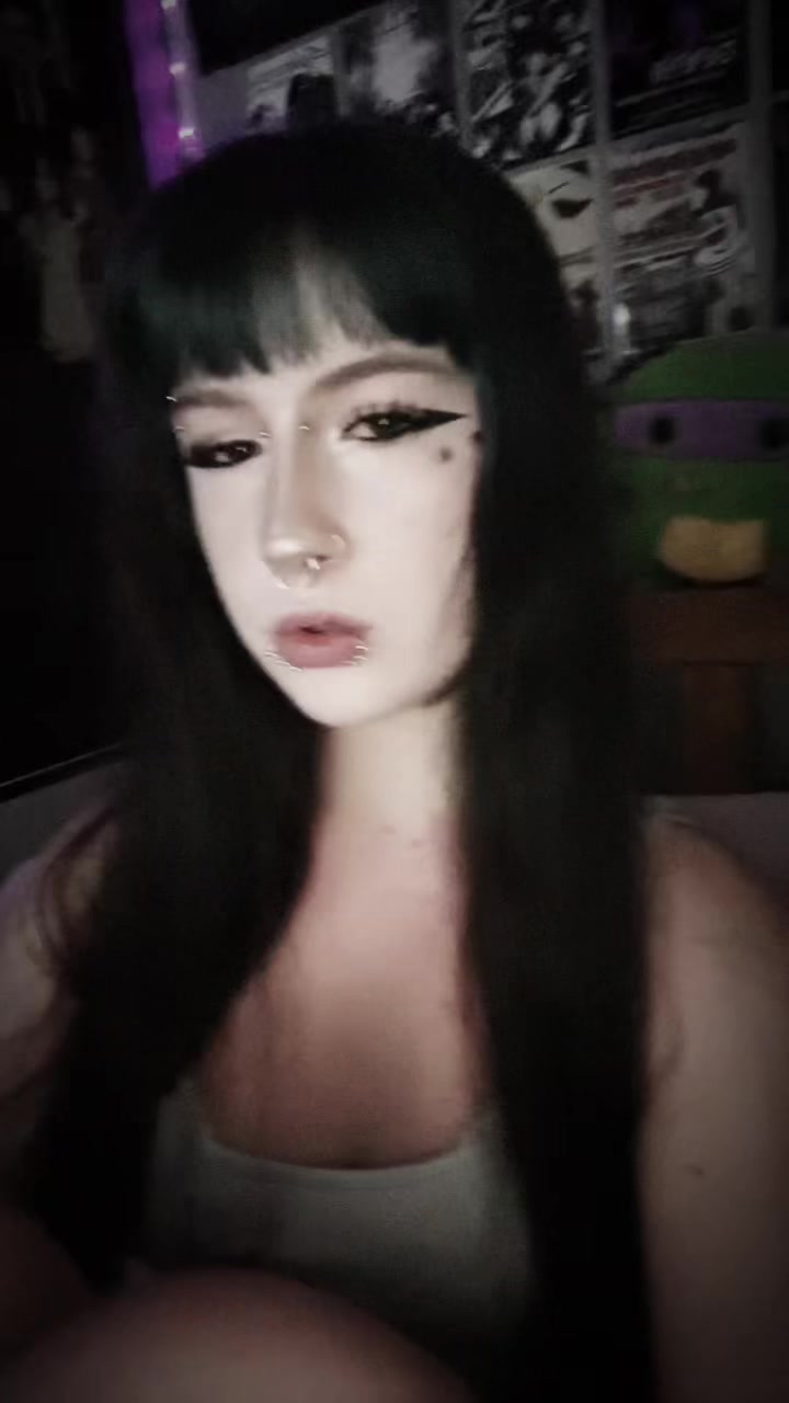 @Ellie🦇