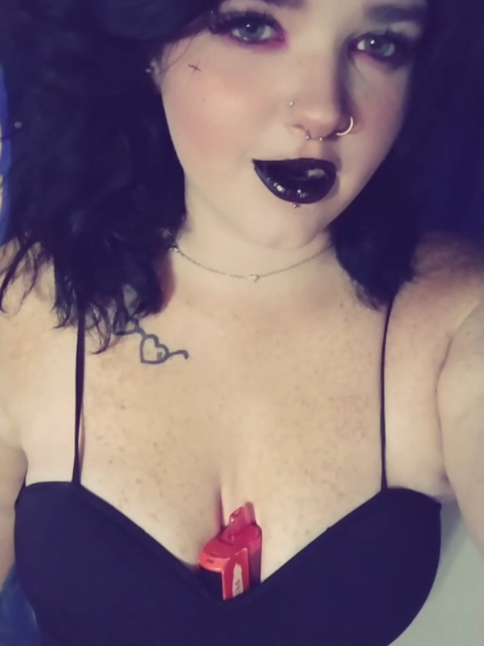 @Emily🖤