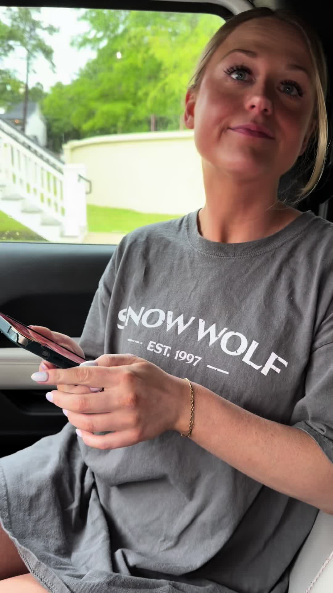 @Miss_Snowwolf_jku
