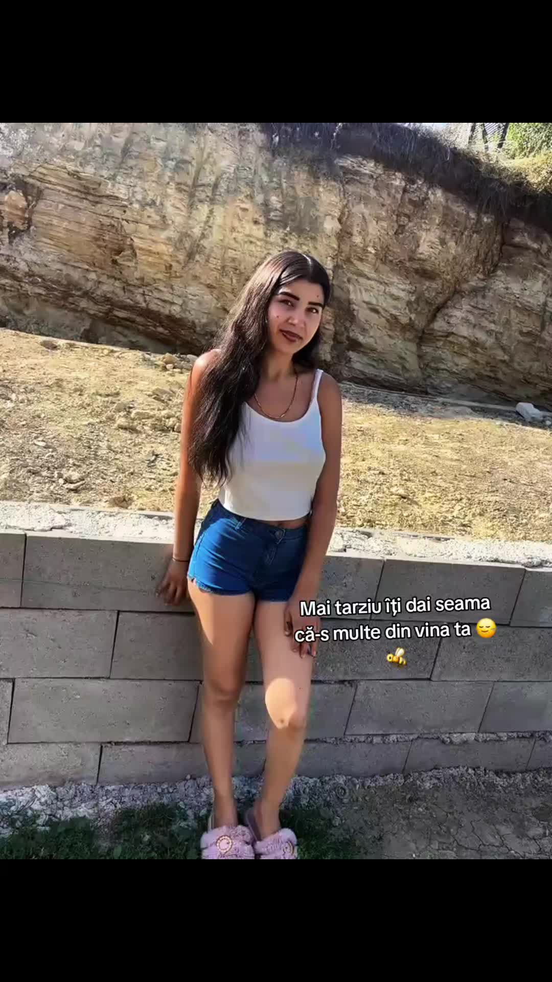 @🐝