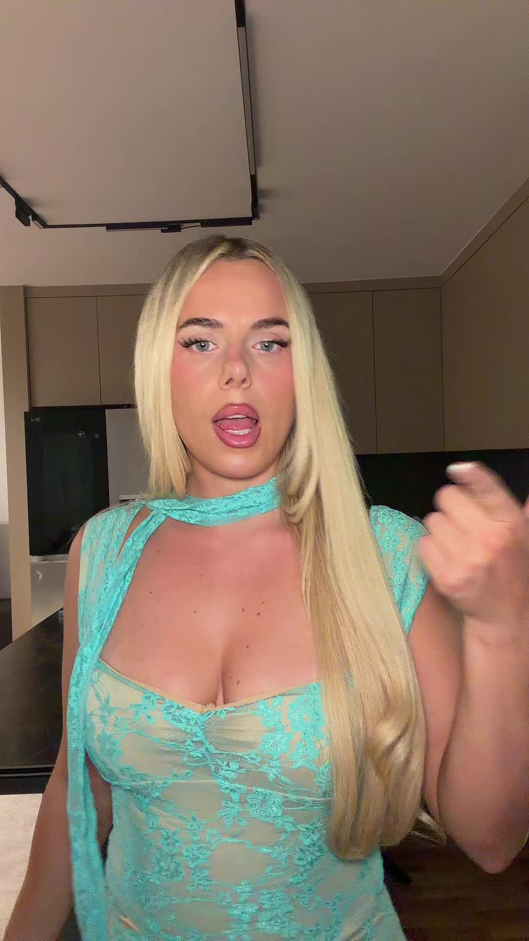 @laura