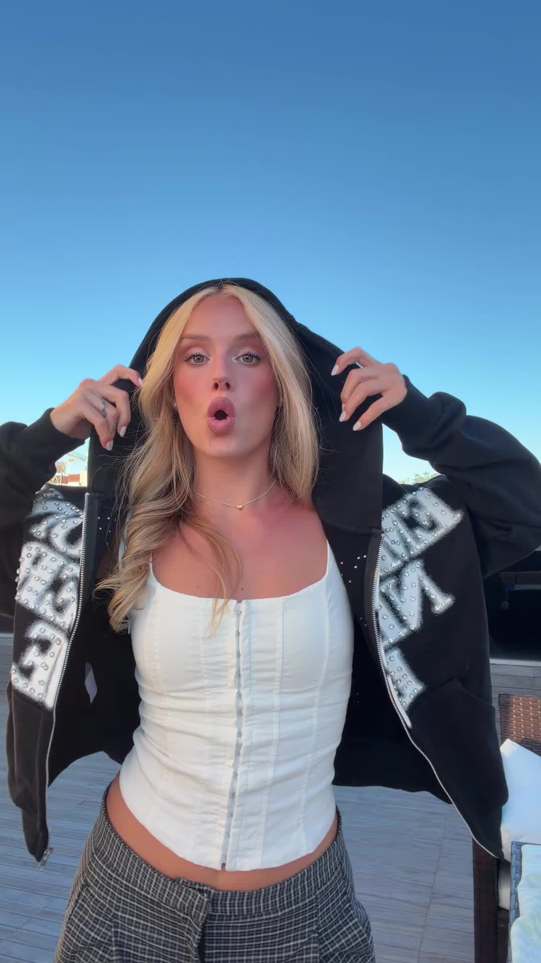 @LIA SIKORA