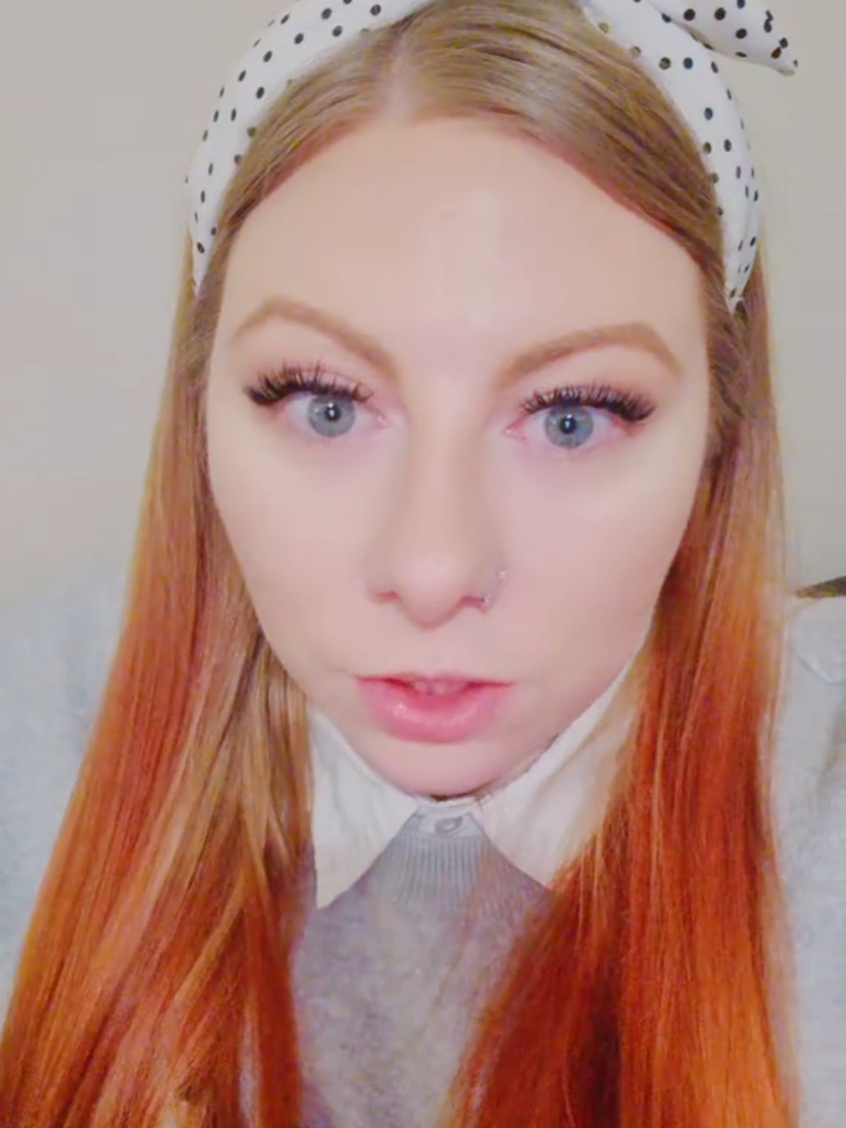@Pheebz-honeybee 🐝💛🖤💛