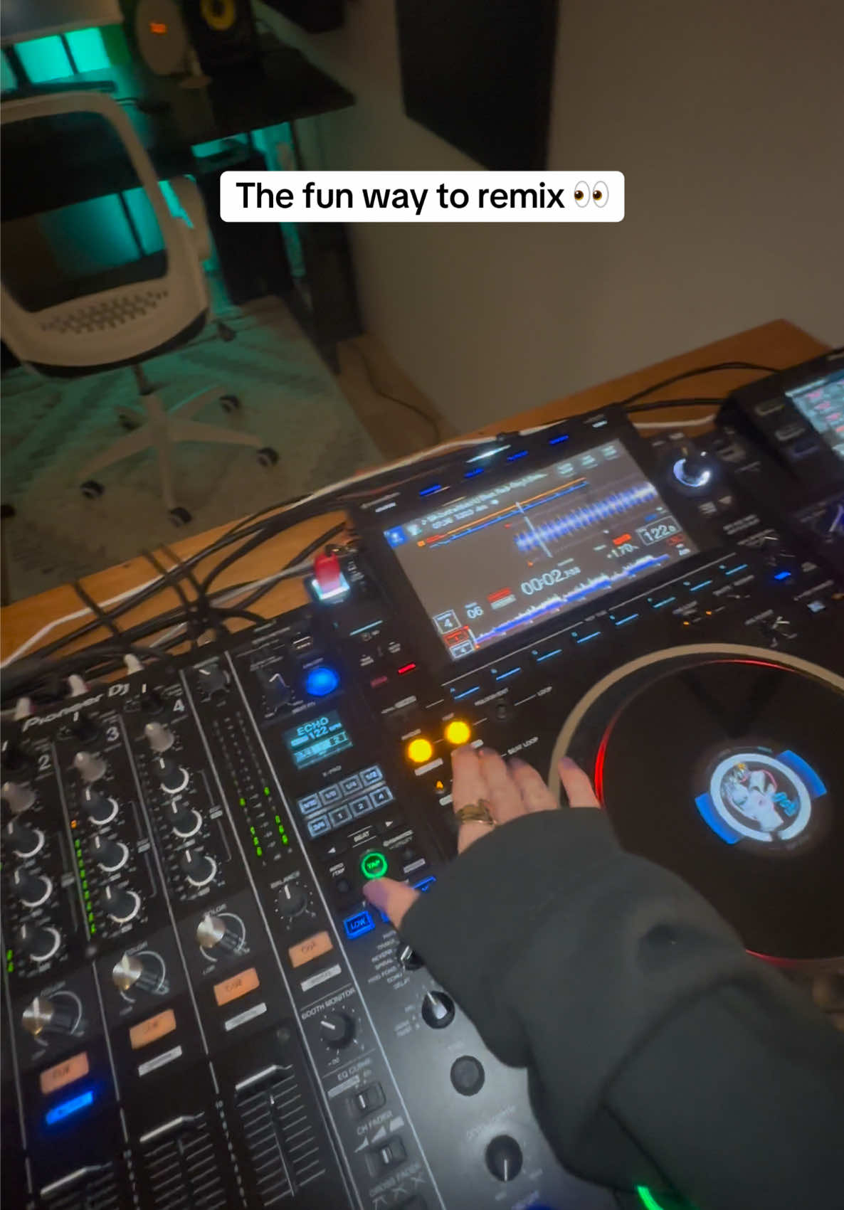 @AmyElleDJ