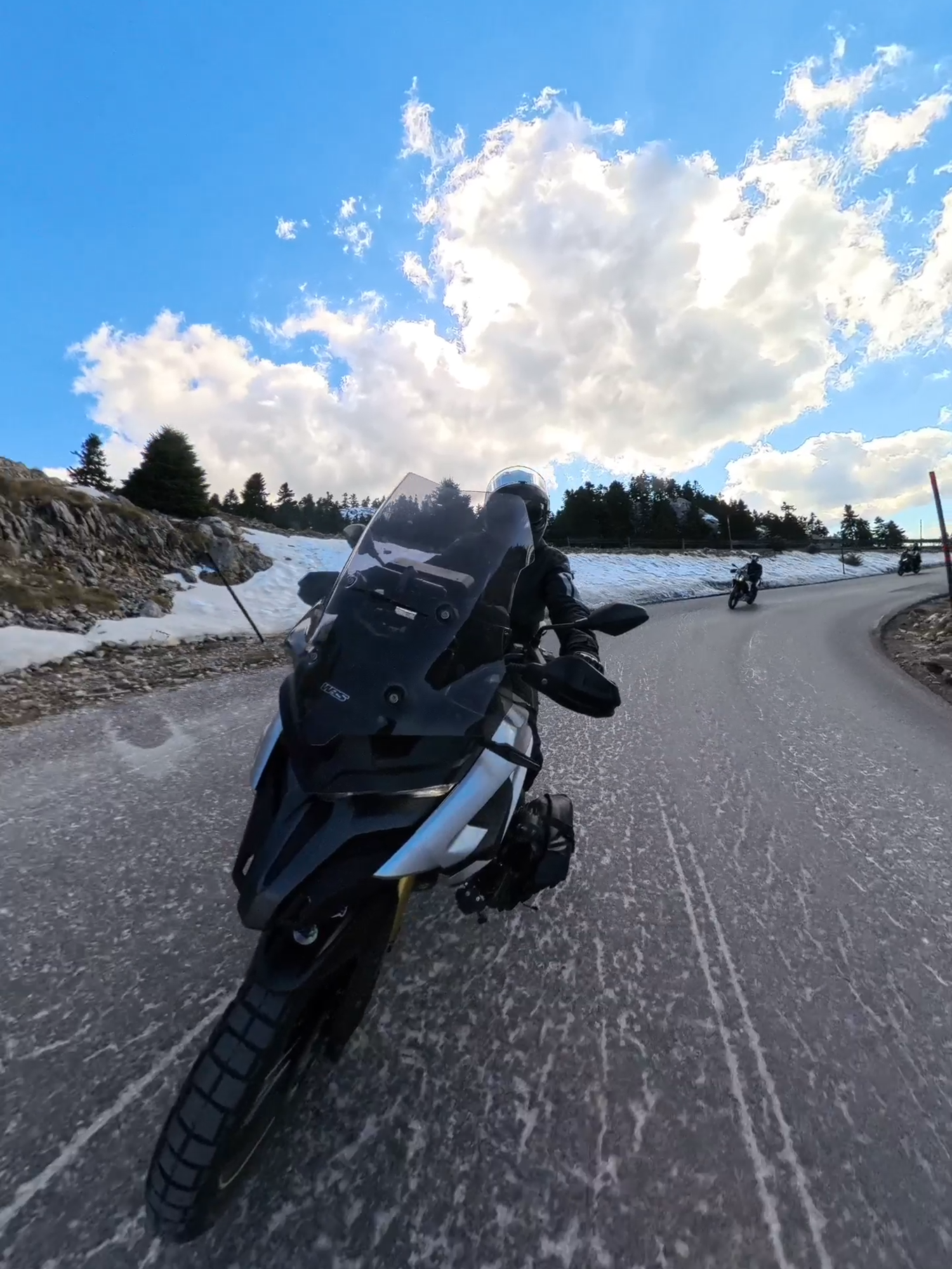 @explorerGRiders
