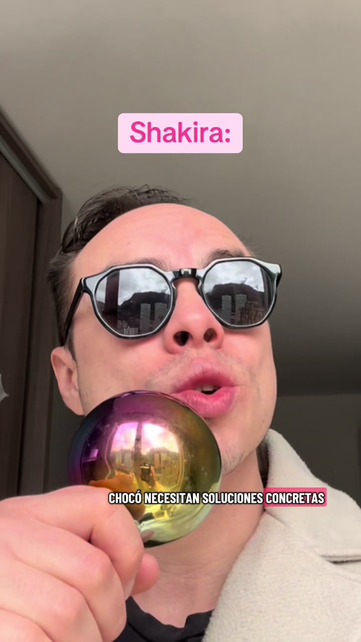 @Toallín