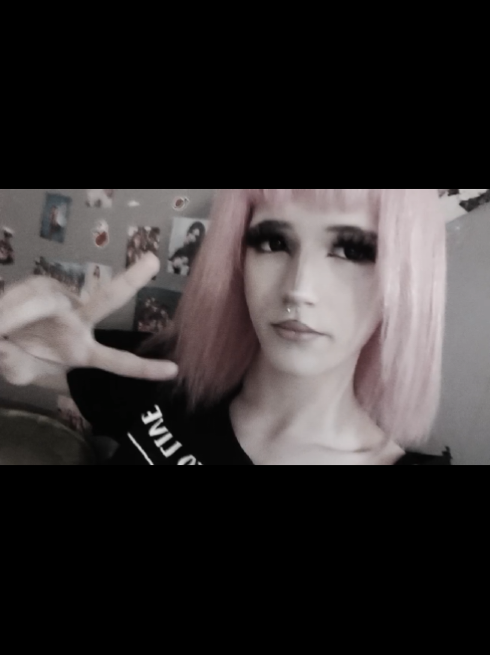 @charlie_d0ll