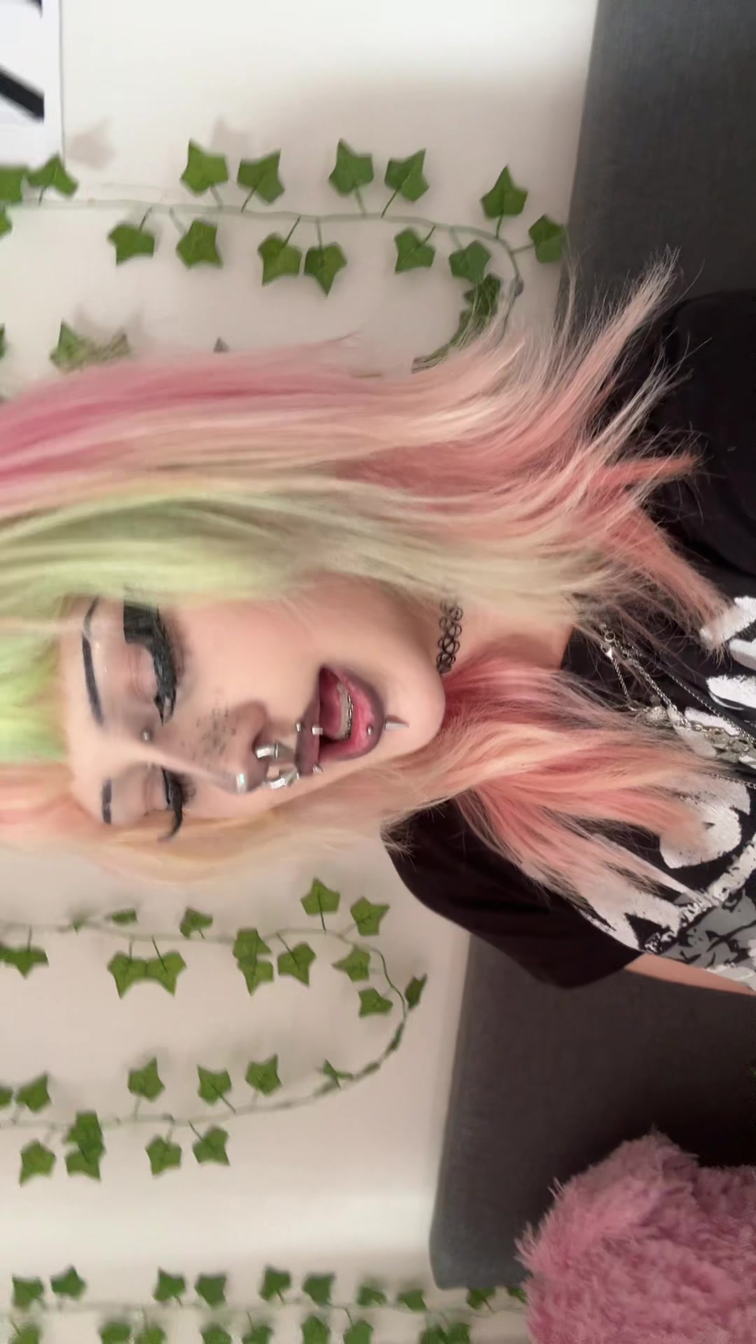 @☣︎