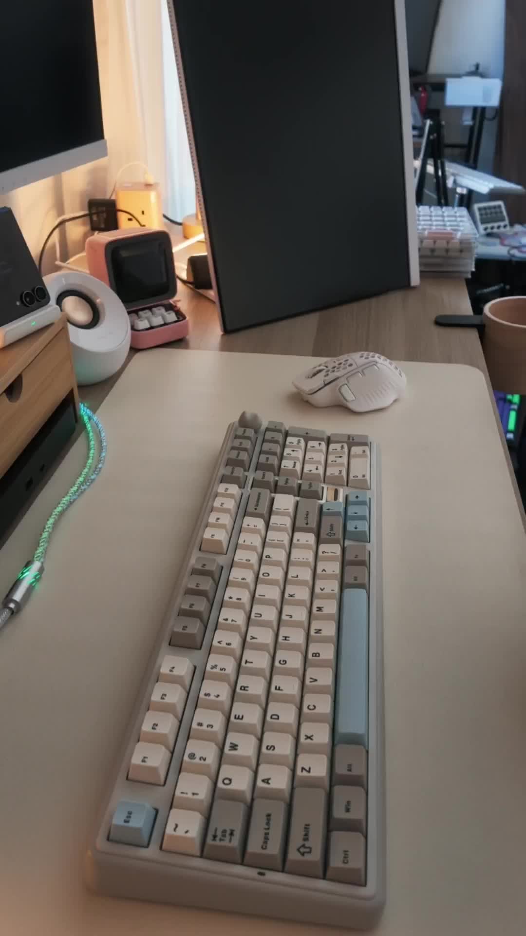 @Katie | WFH | Keebs | Cosy