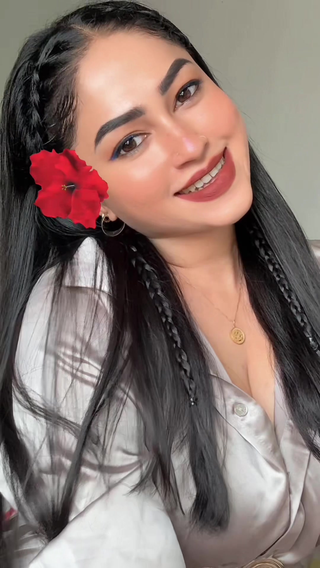 @M E E R A 🌸♌️🇱🇰