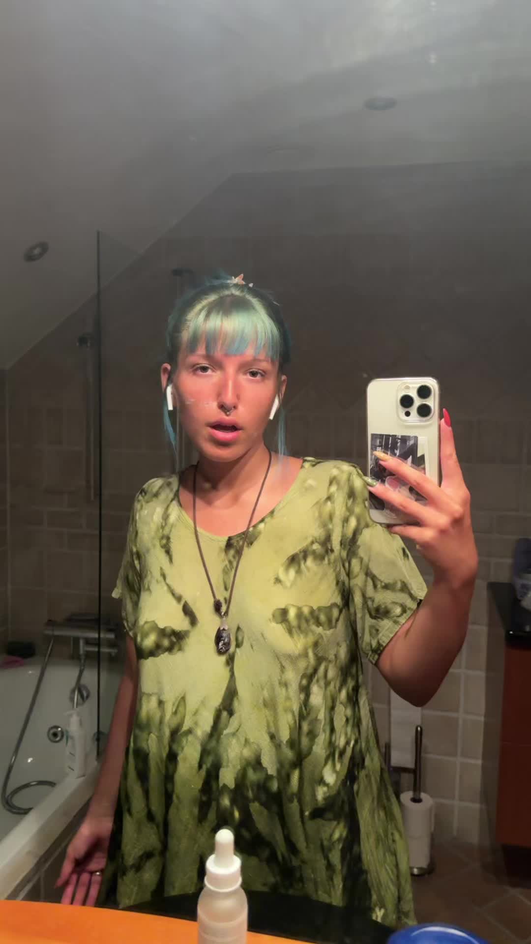 @shrumzie