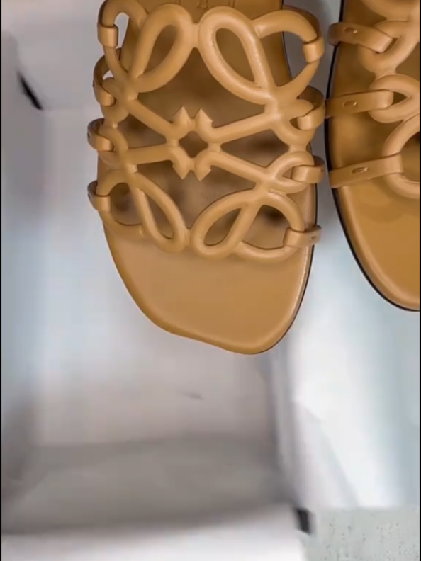 @ashley.unbox
