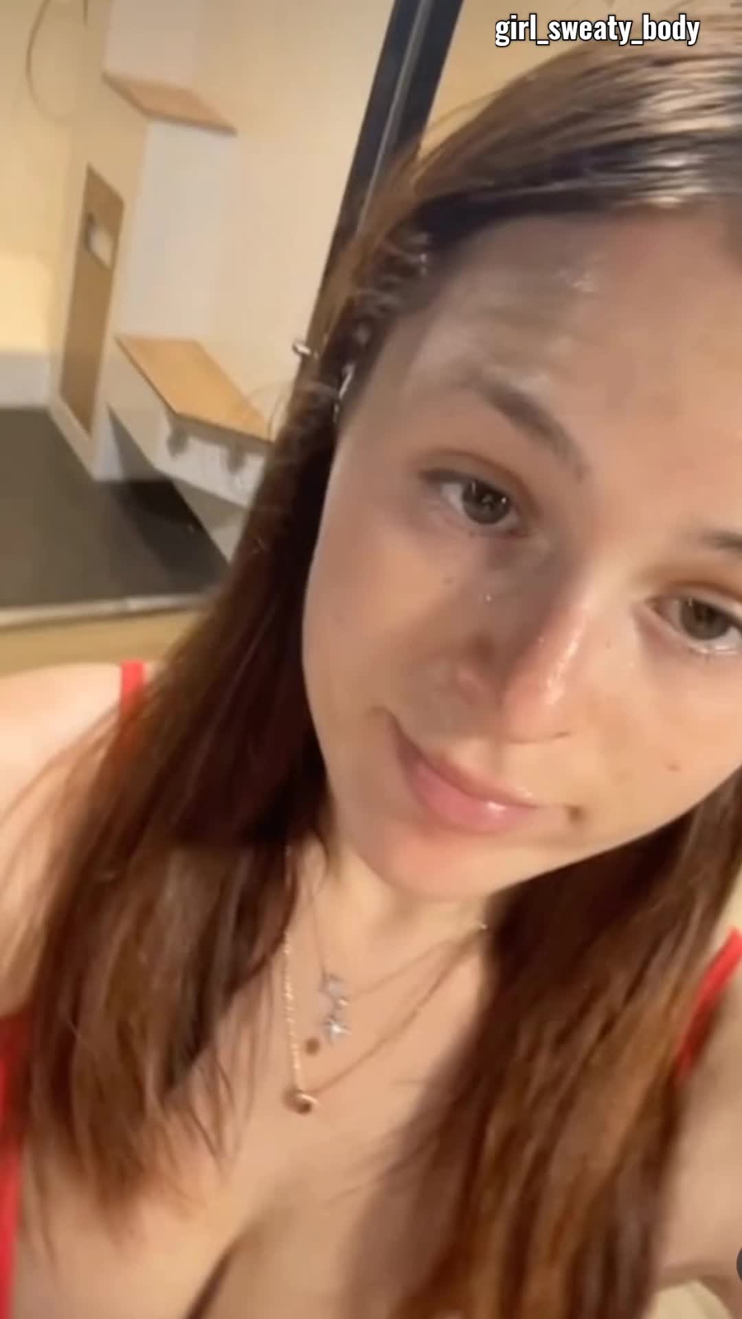 @girl_sweaty_body