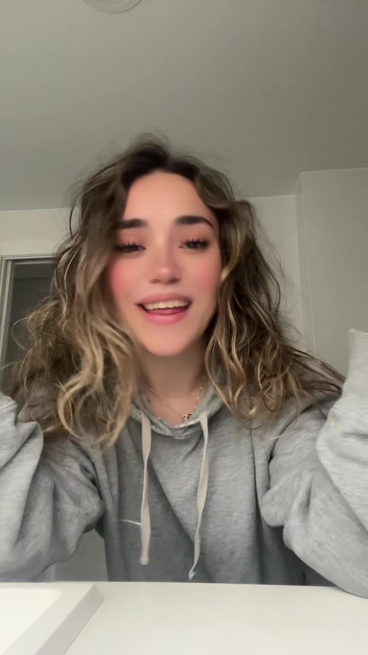 @Famousera
