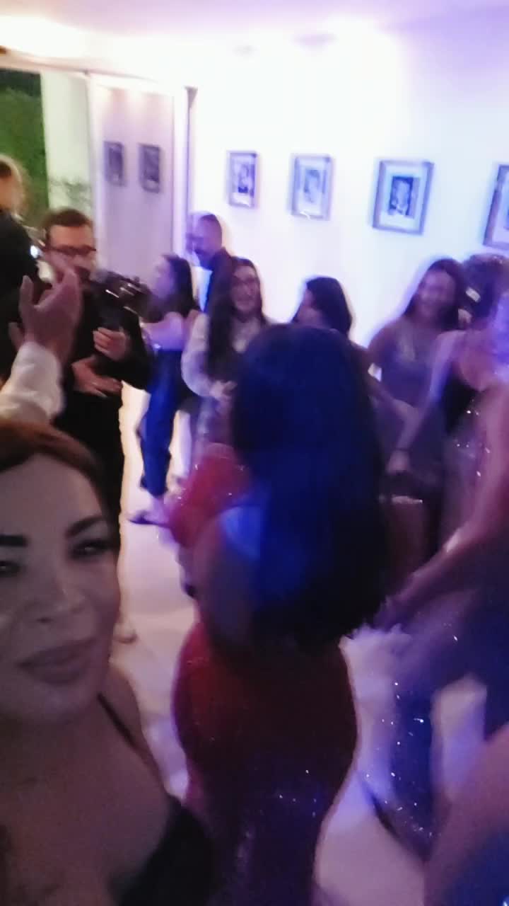 @Laura La Divina