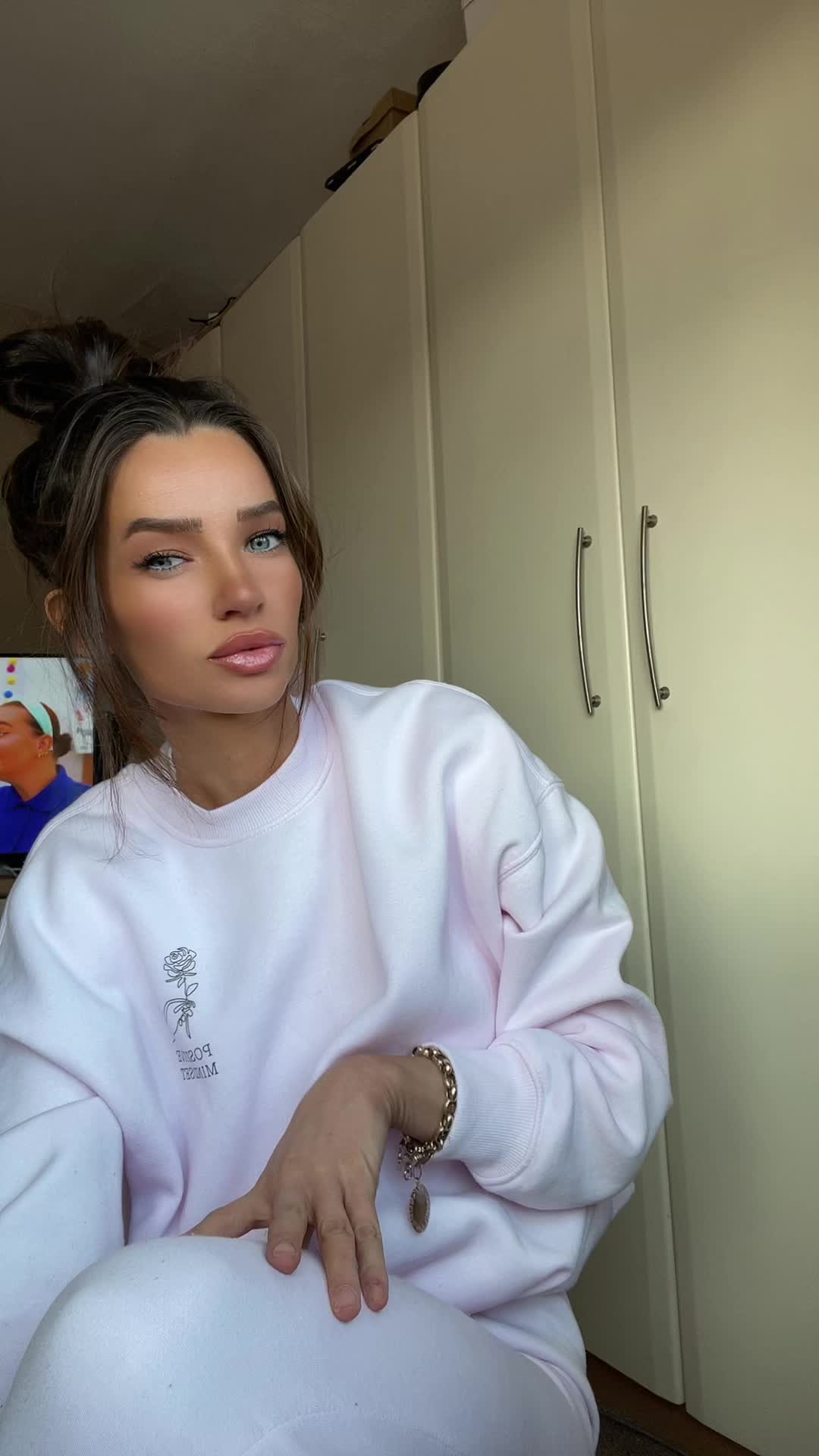 @Elliepaige3